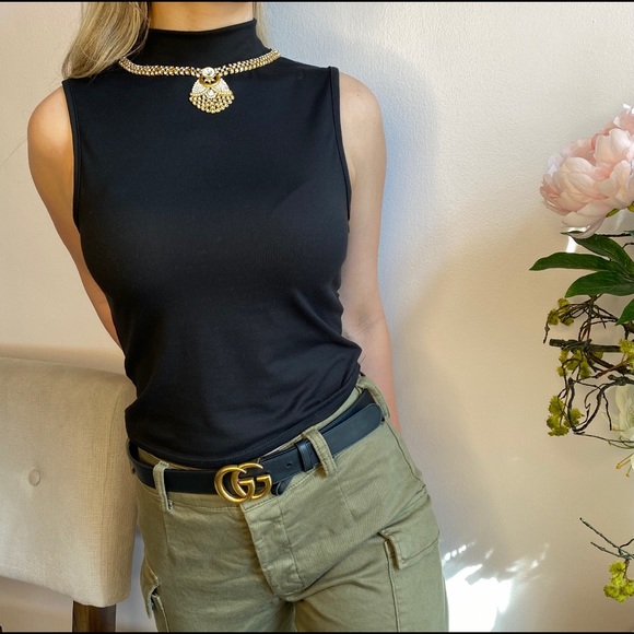 Black blouse embroidery with Indian jewelry - Picture 6 of 7